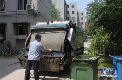 走近首都环卫一线 垃圾清运司机任晓云的日与夜